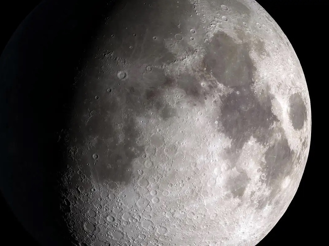NASA conferma la presenza di acqua sulla Luna