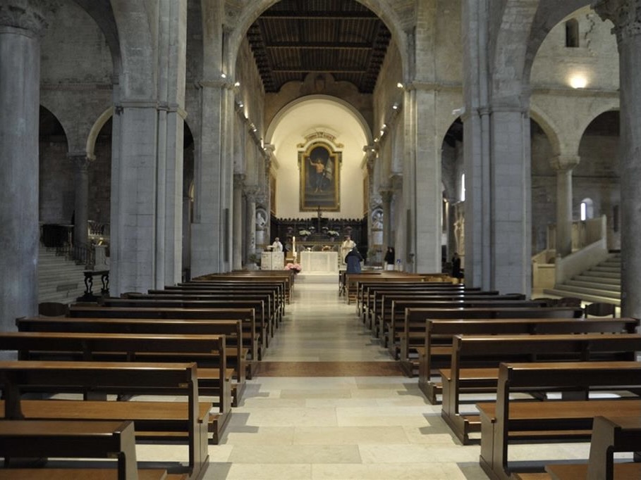 L’app per prenotare i posti a sedere in chiesa