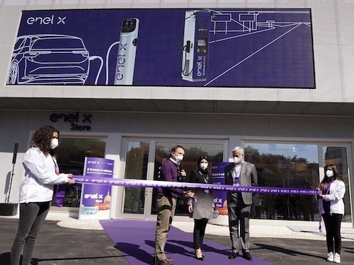 Enel X Store: bar, negozio e stazione di ricarica a Roma