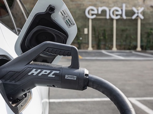 La rete di ricarica elettrica di Enel X e Volkswagen