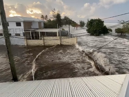 Il Tonga e il suo cavo in fibra