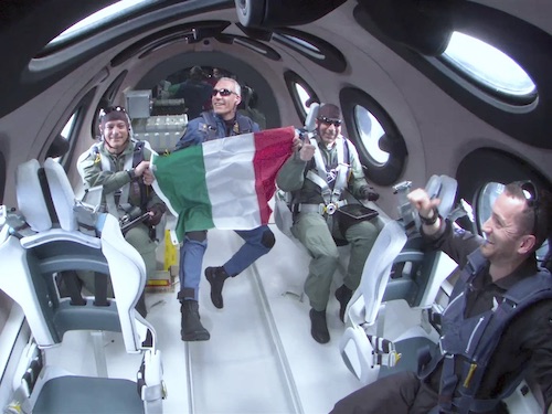 Il volo di Virgin Galactic con equipaggio italiano
