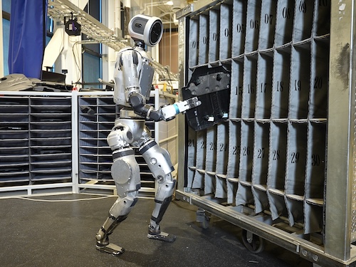 I robot umanoidi entrano in fabbrica?