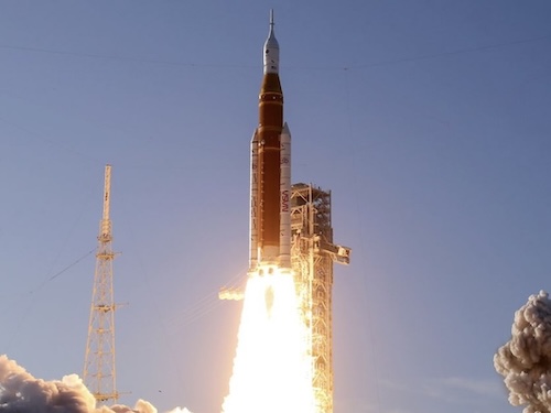 Artemis II sta viaggiando verso la Luna