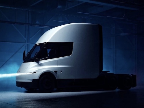 Tesla avvia la produzione del tir Semi