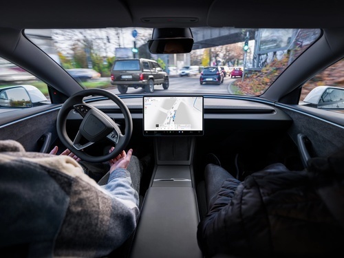 Prosegue l’adozione della Tesla FSD in Europa